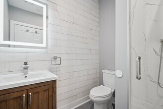 Fairview Plaza in Bloomfield, NJ - Foto de edificio - Building Photo