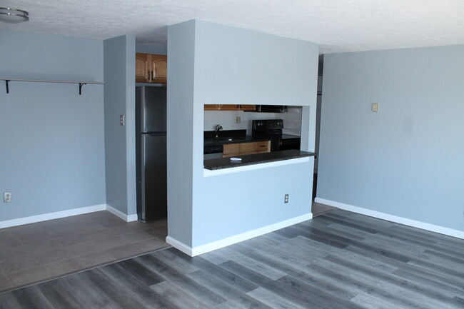 24325 Detroit Rd, Unit 204B in Westlake, OH - Building Photo - Building Photo
