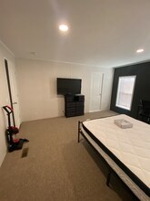 325 Robin Ln in Mcdonough, GA - Foto de edificio - Building Photo