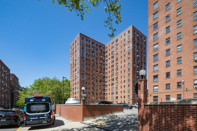 Anita Terrace in Rego Park, NY - Building Photo - Building Photo