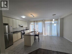 8824 Sourgum Ave in Niagara Falls, ON - Building Photo - Building Photo
