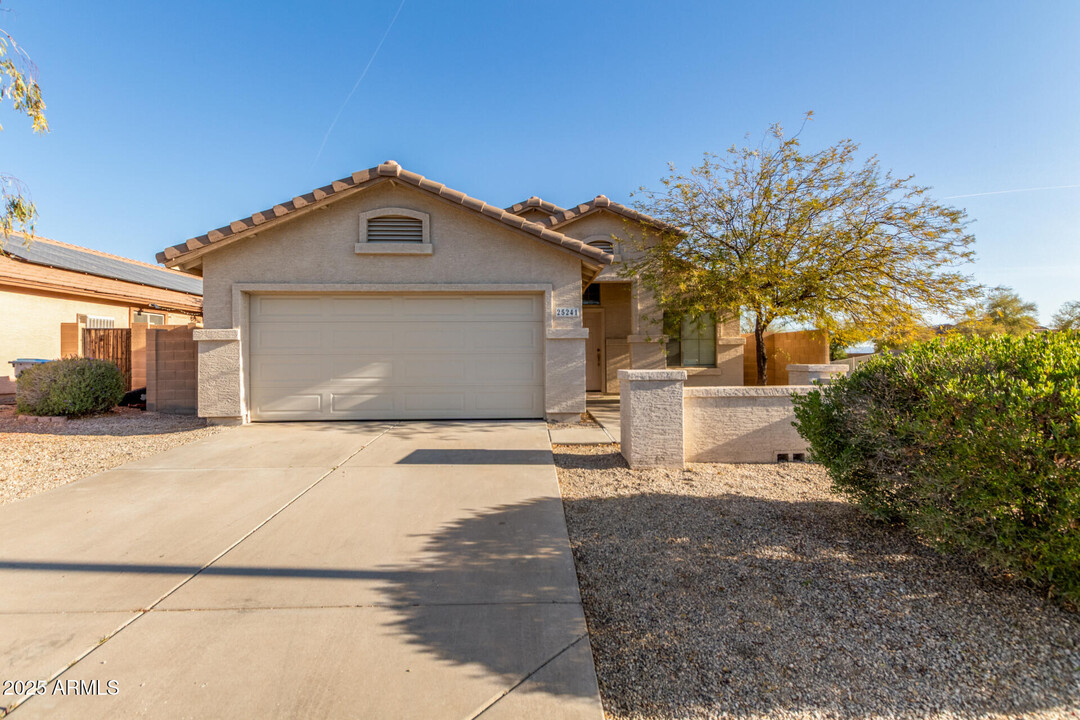 25241 W Park Ave in Buckeye, AZ - Building Photo