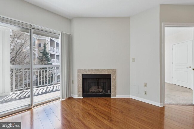12919 Alton Square in Herndon, VA - Building Photo - Building Photo