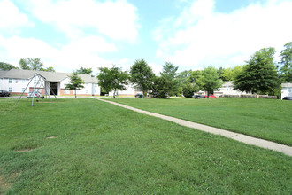 Graham Village Apartments in Crestwood, KY - Foto de edificio - Building Photo