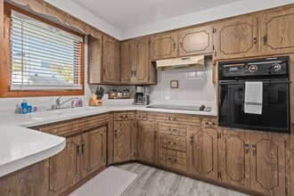 1221 Kenwood St in Green Bay, WI - Foto de edificio - Building Photo