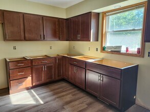 1323 W Main St in Stoughton, WI - Building Photo - Building Photo