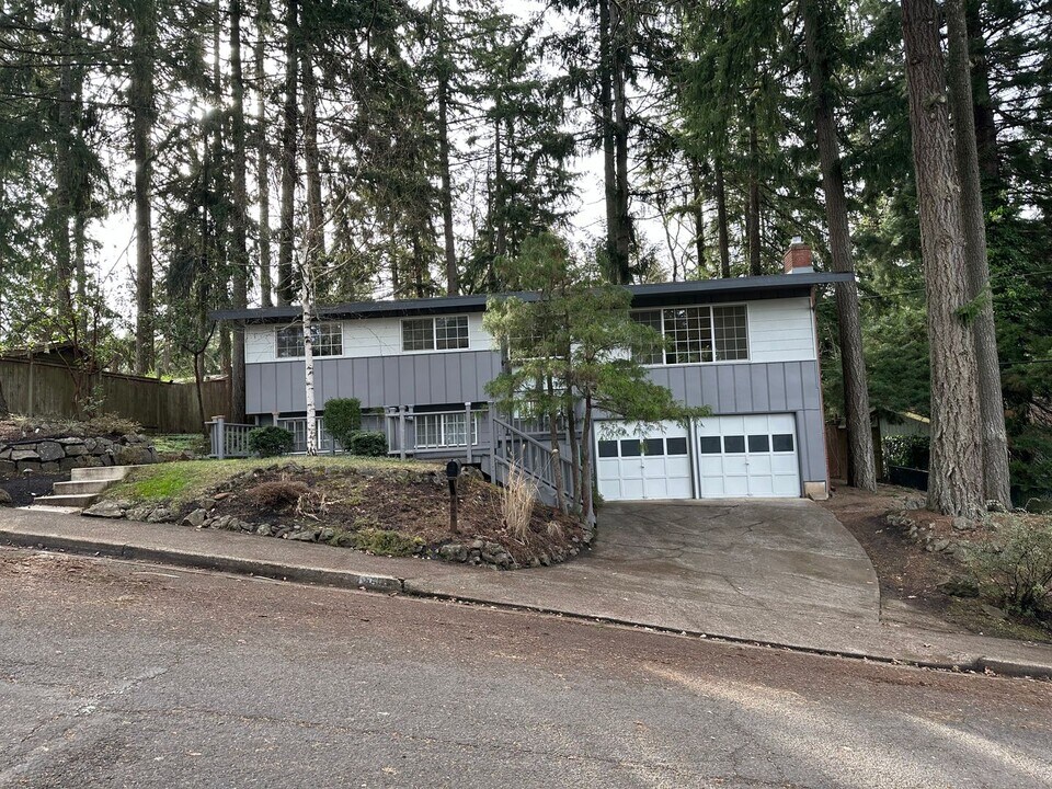 450 E 53rd Ave in Eugene, OR - Building Photo