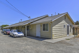 5240 Lindhurst Ave in Marysville, CA - Foto de edificio - Building Photo