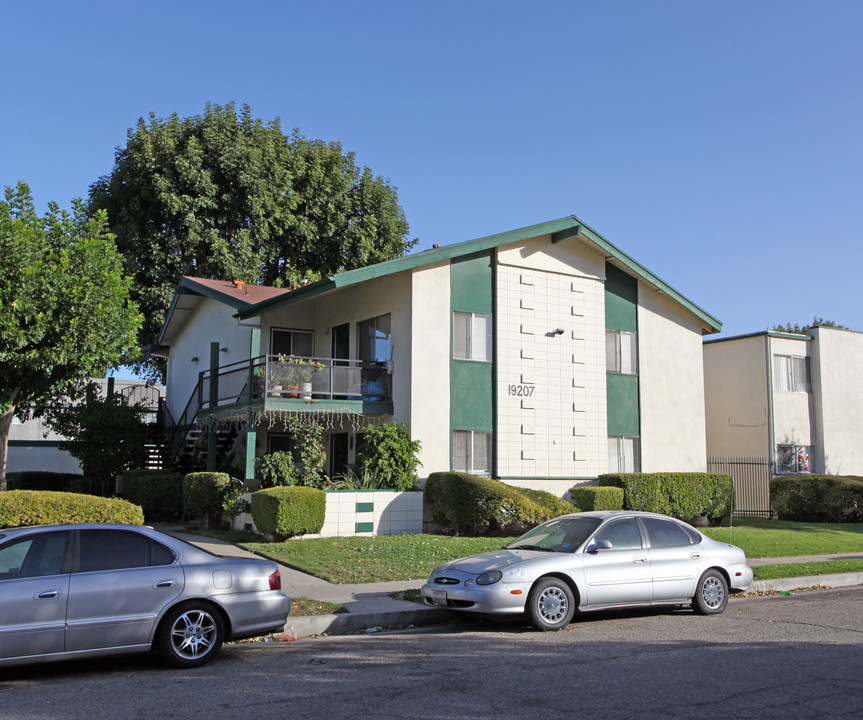 19207 Bryant St in Northridge, CA - Building Photo