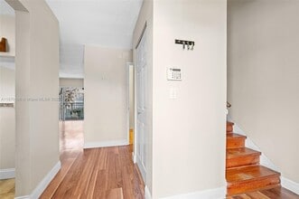 9365 Fontainebleau Blvd in Miami, FL - Building Photo - Building Photo