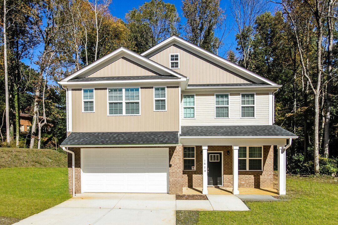 6233 Woodland Cir in Charlotte, NC - Building Photo