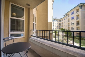 853 Commodore Dr in San Bruno, CA - Foto de edificio - Building Photo