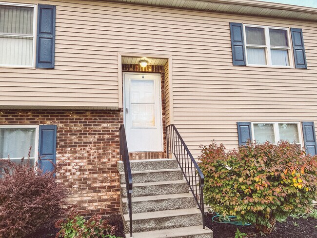 4 Orchard Ln, Unit A in Waterford, NY - Building Photo - Building Photo