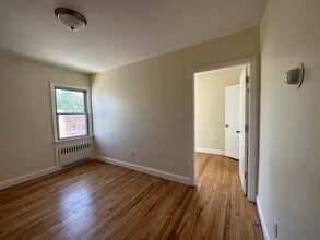 3 Longview Rd, Unit B in Staten Island, NY - Foto de edificio - Building Photo