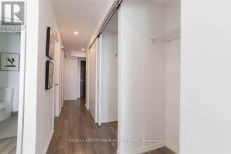 197 Yonge St in Toronto, ON - Building Photo - Building Photo