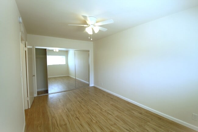 7125 Hawthorn Ave in Los Angeles, CA - Building Photo - Building Photo