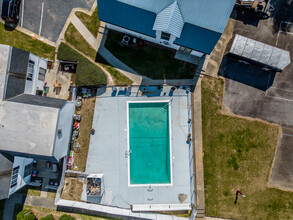 Country Club Townhomes in Milledgeville, GA - Foto de edificio - Building Photo