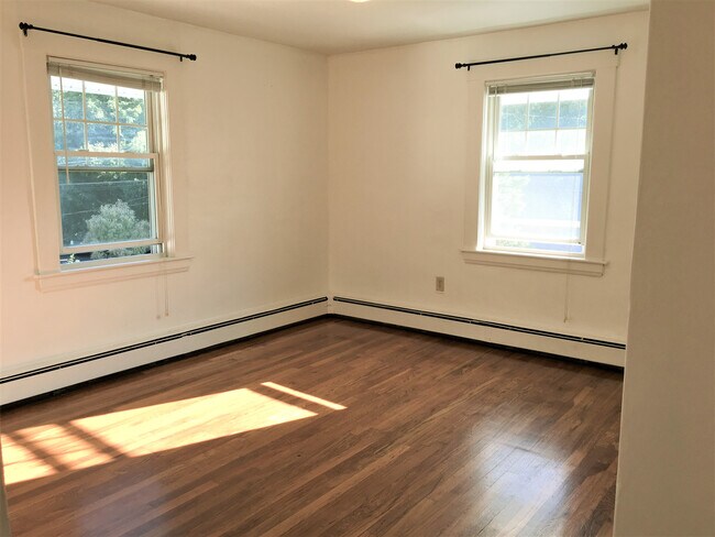 29 Frairy St in Medfield, MA - Building Photo - Building Photo