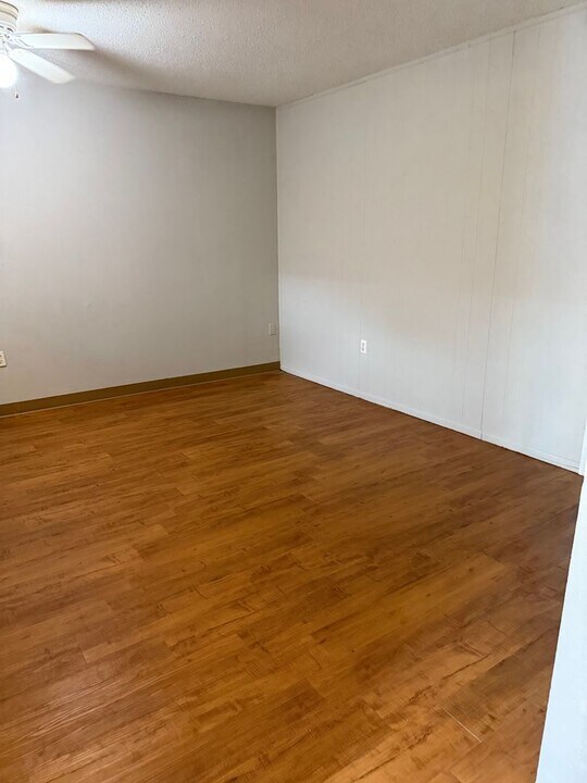 2811-Z2811 SW Archer Rd in Gainesville, FL - Building Photo