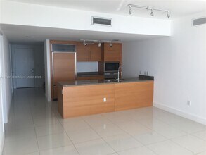 475 Brickell Ave, Unit 4307 in Miami, FL - Building Photo - Building Photo