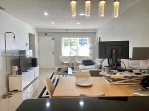677 NE 24th St in Miami, FL - Building Photo - Building Photo