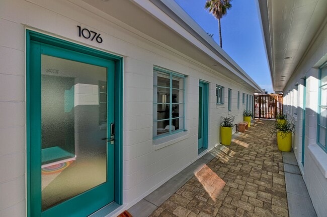 1076 S Seaward Ave in Ventura, CA - Building Photo - Building Photo