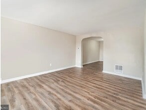 2462 Brookwood St in Harrisburg, PA - Foto de edificio - Building Photo