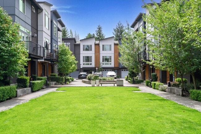 13955 NE 15th Ct in Bellevue, WA - Building Photo - Building Photo