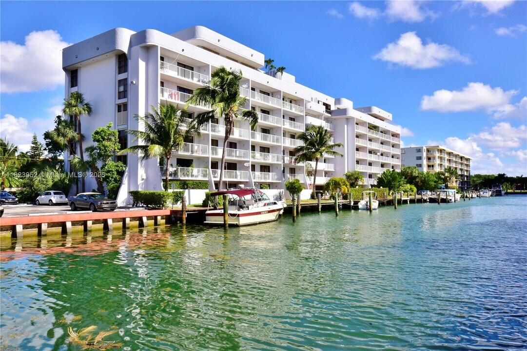 1650 NE 115th St, Unit 209 in Miami, FL - Foto de edificio