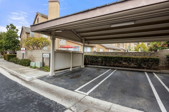 932 S Country Glen Way in Anaheim, CA - Building Photo - Building Photo