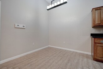 2305 W Horizon Ridge Pkwy in Henderson, NV - Building Photo - Building Photo