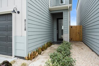 8118 Esther Acres Ln in Houston, TX - Building Photo - Building Photo