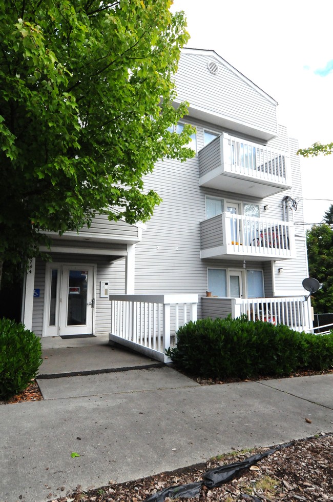 13744 Midvale Ave N in Seattle, WA - Building Photo - Building Photo