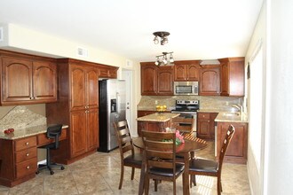 18882 N 77th Ave in Glendale, AZ - Foto de edificio - Building Photo