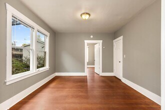 2106 Dexter Ave N in Seattle, WA - Building Photo - Building Photo