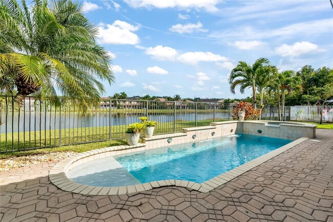 3816 W Hibiscus St in Weston, FL - Building Photo - Building Photo