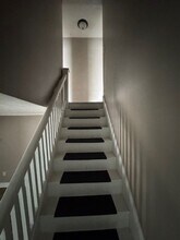 Newly Renovated 3BR/1BA Townhome located close to downtown Indy in Indianapolis, IN - Foto de edificio - Building Photo