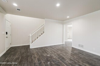 10102 Spring Gate Dr in Louisville, KY - Building Photo - Building Photo