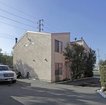 2250 Pamela Ln in Costa Mesa, CA - Building Photo