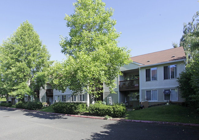 Amberwood Apartments in Hillsboro, OR - Building Photo - Building Photo