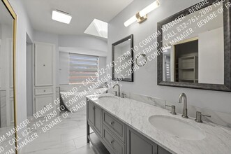 9145 Drumcliffe Ln in Dallas, TX - Foto de edificio - Building Photo