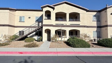 2291 W Horizon Ridge Pky, Unit 7141 in Henderson, NV - Building Photo - Building Photo