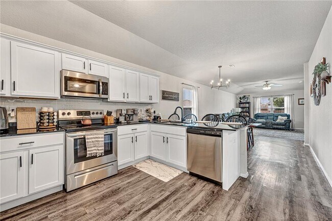 1221 S Ivory Bill Ln in Fayetteville, AR - Building Photo - Building Photo