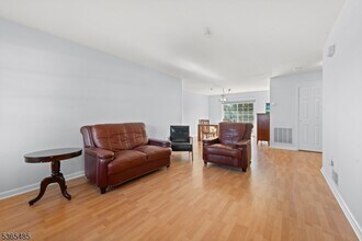 904 Rhoads Dr in Montgomery, NJ - Building Photo - Building Photo