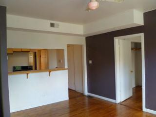 3240 N Clark St in Chicago, IL - Building Photo - Building Photo