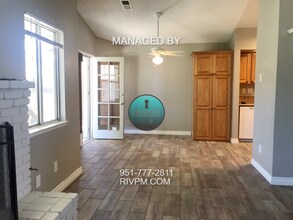 13409 Lakeport Dr in Moreno Valley, CA - Foto de edificio - Building Photo