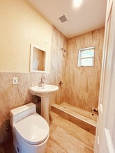 7530 NE 3rd Ave, Unit A in Miami, FL - Foto de edificio - Building Photo