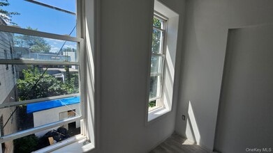 60-80 54th Pl in Queens, NY - Building Photo - Building Photo