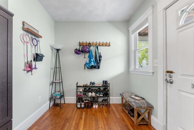 15 Carney St in Medford, MA - Building Photo - Building Photo