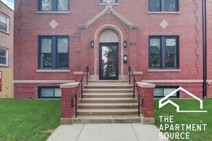 4927 N Claremont Ave, Unit 205 in Chicago, IL - Building Photo